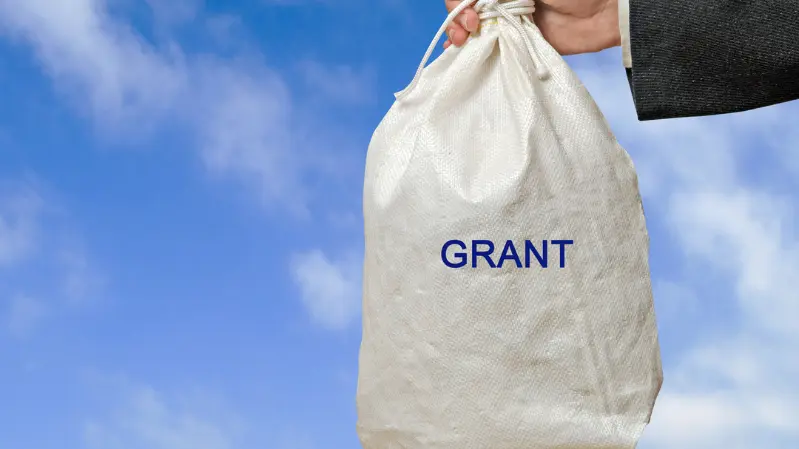 Are There Any CDL Grants For Felons?